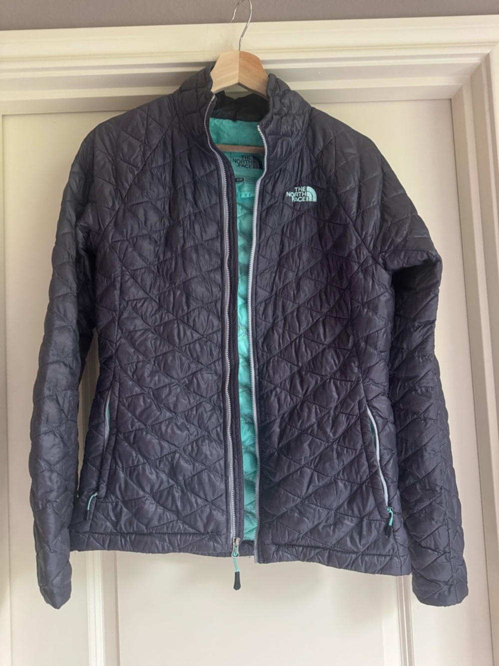 The North Face Women’s Quilted Puffer Jacket - Charcoal with Teal